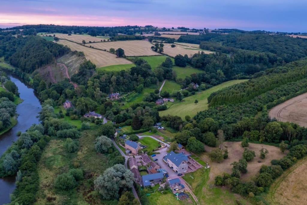 Cosy Cottage On Banks Of River Wye Foy Bagian luar foto