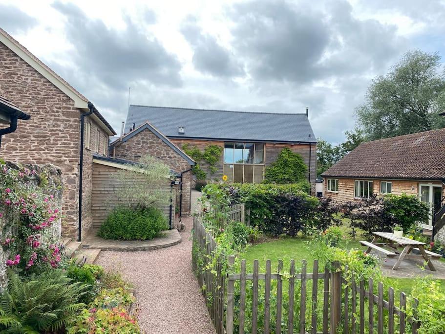 Cosy Cottage On Banks Of River Wye Foy Bagian luar foto