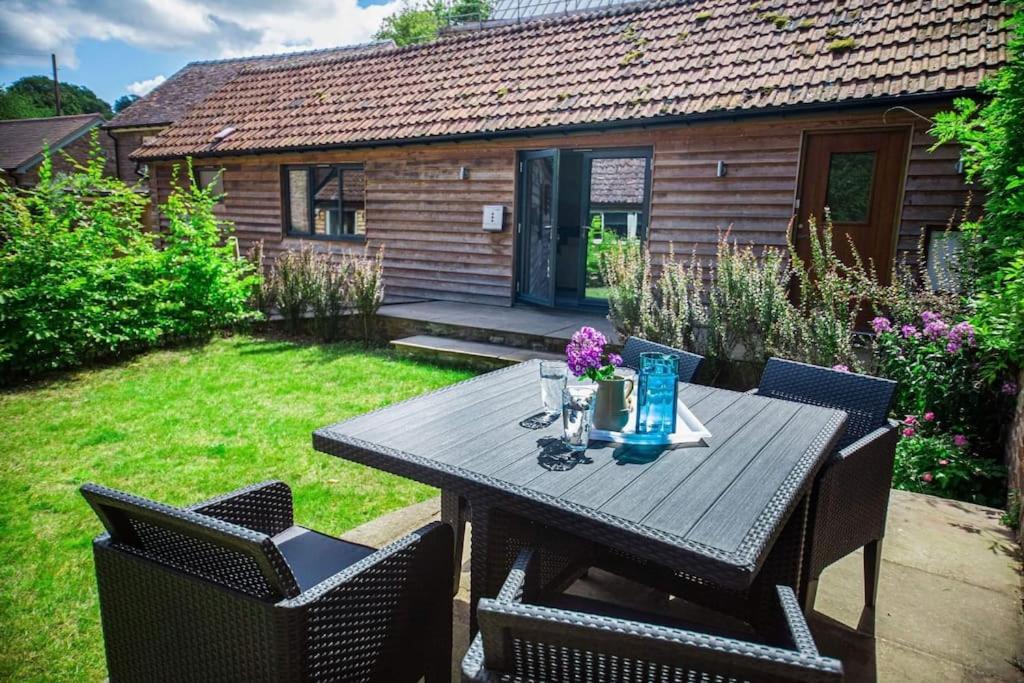 Cosy Cottage On Banks Of River Wye Foy Bagian luar foto
