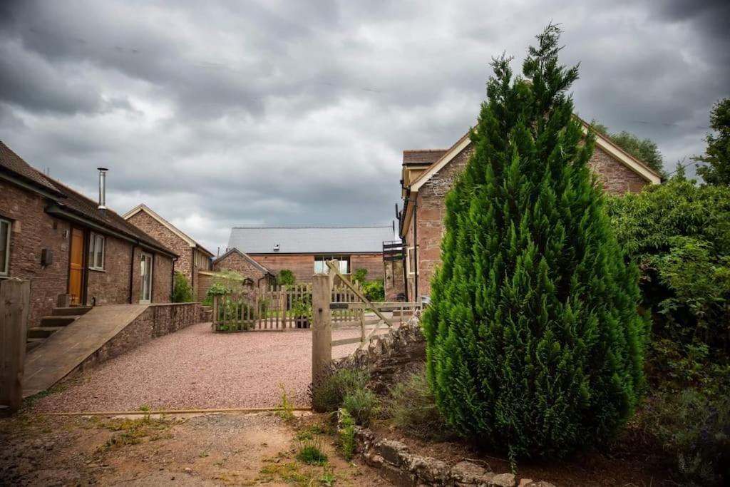 Cosy Cottage On Banks Of River Wye Foy Bagian luar foto